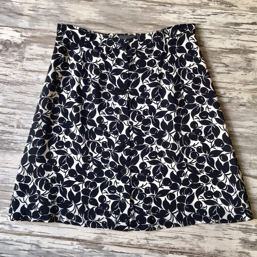 Banana Republic Black and white cherries 🍒 skirt